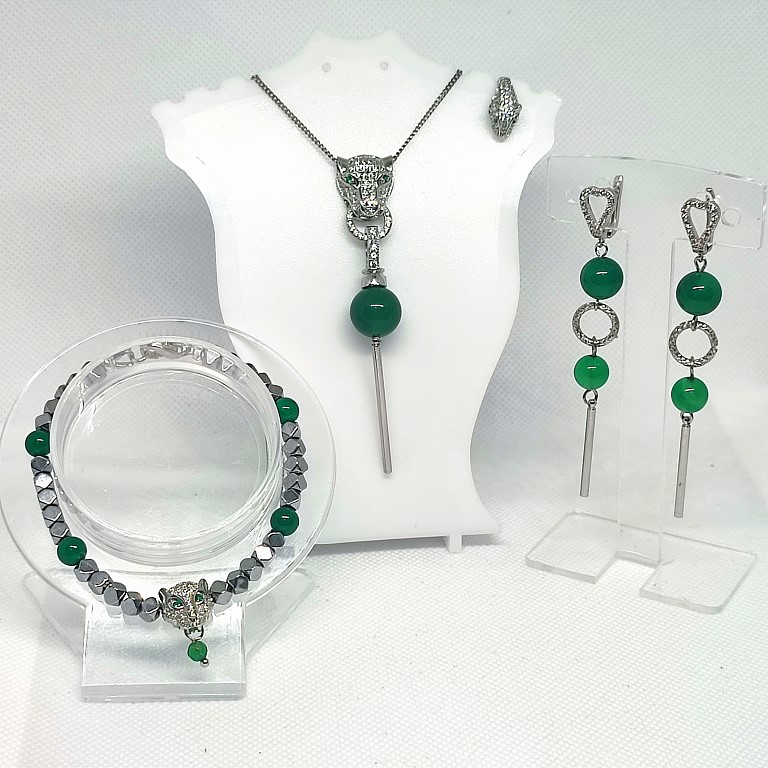 Пантера с зелеными глазами