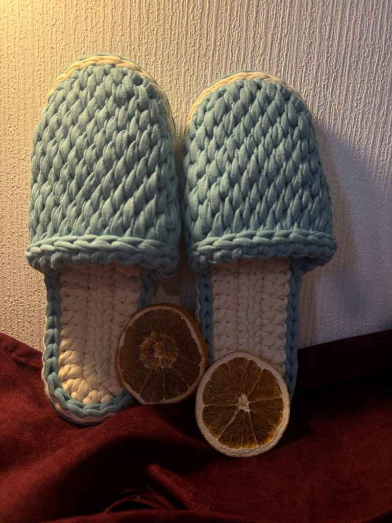 Тапочки вязанные из трикотажной пряжи