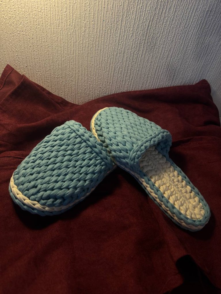 Тапочки вязанные из трикотажной пряжи
