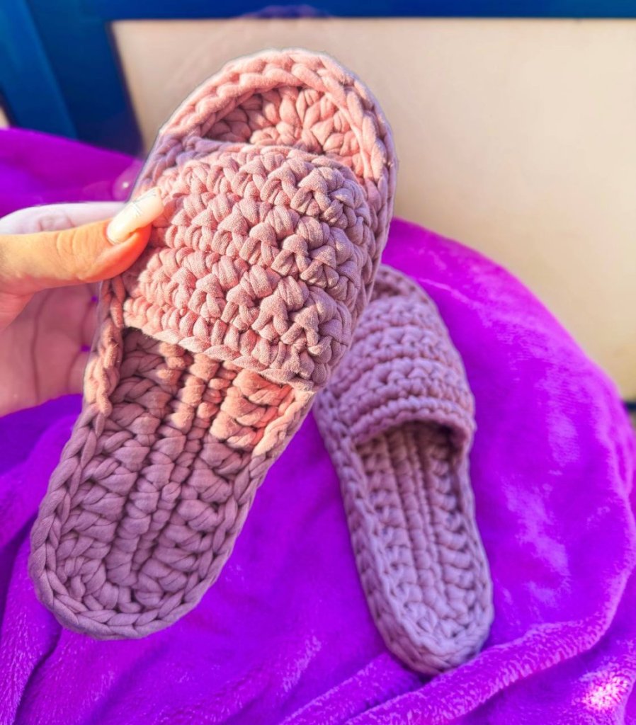 Тапочки домашние из трикотажной пряжи