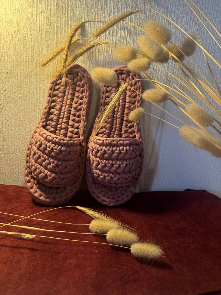 Тапочки домашние из трикотажной пряжи