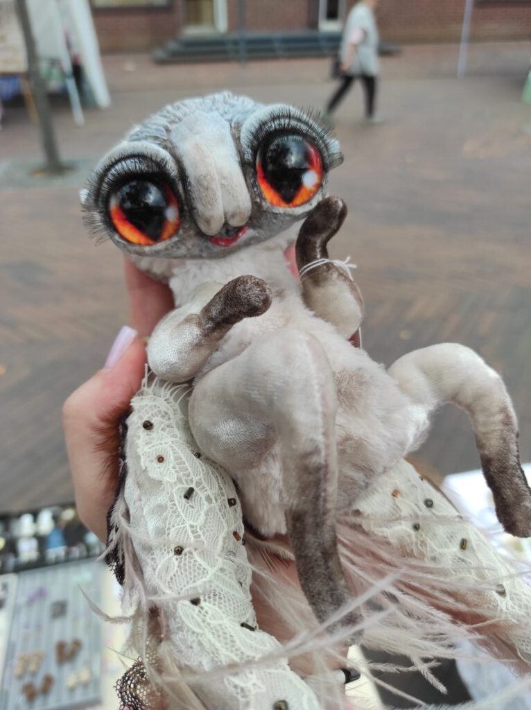 Интерьерная игрушка Моль Белая