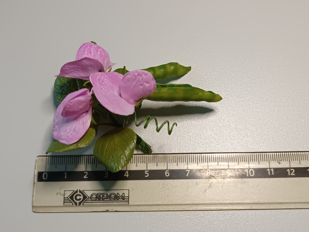 Брошь из фоамирана «Душистый горошек»