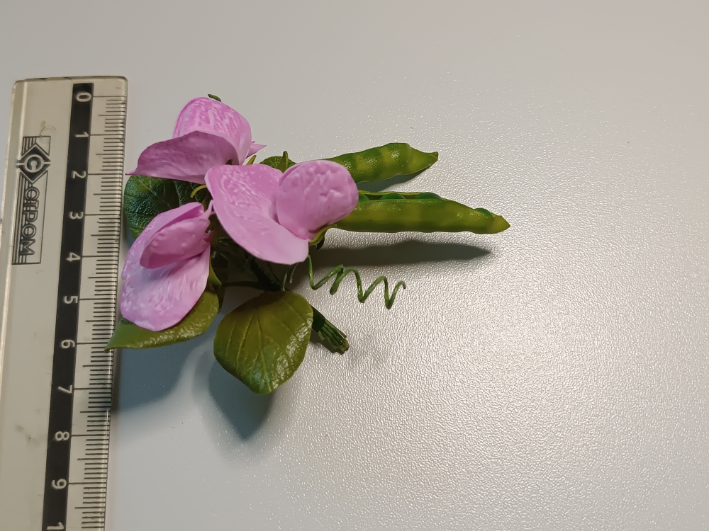 Брошь из фоамирана «Душистый горошек»