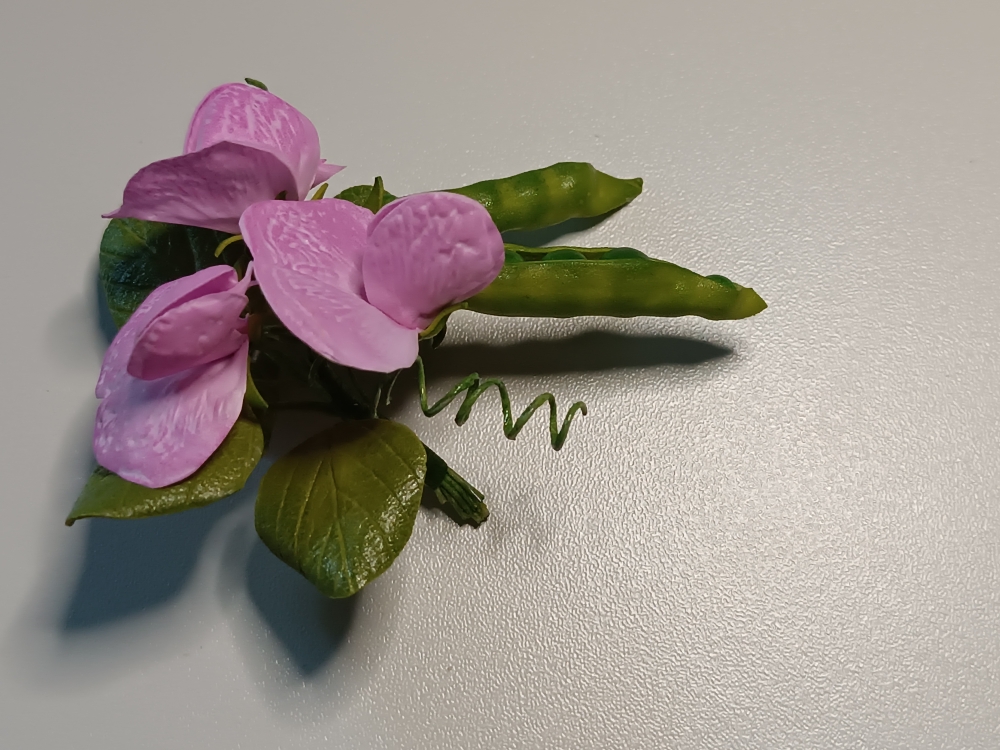 Брошь из фоамирана «Душистый горошек»