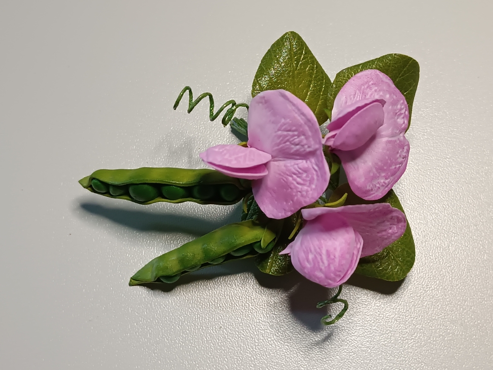 Брошь из фоамирана «Душистый горошек»