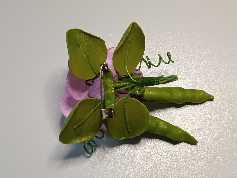 Брошь из фоамирана «Душистый горошек»