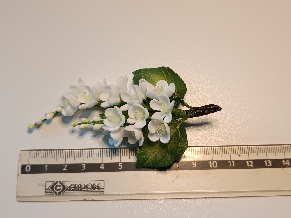 Брошь из фоамирана «Веточка черемухи»