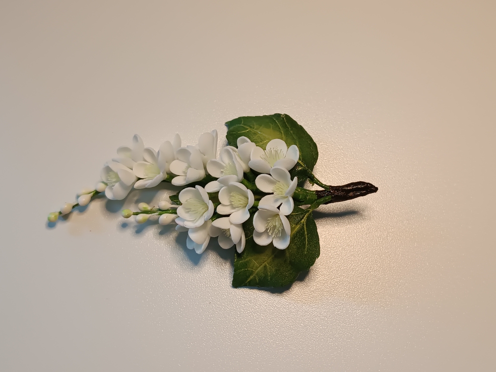 Брошь из фоамирана «Веточка черемухи»