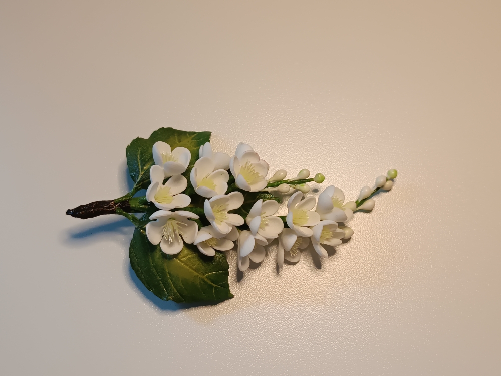 Брошь из фоамирана «Веточка черемухи»