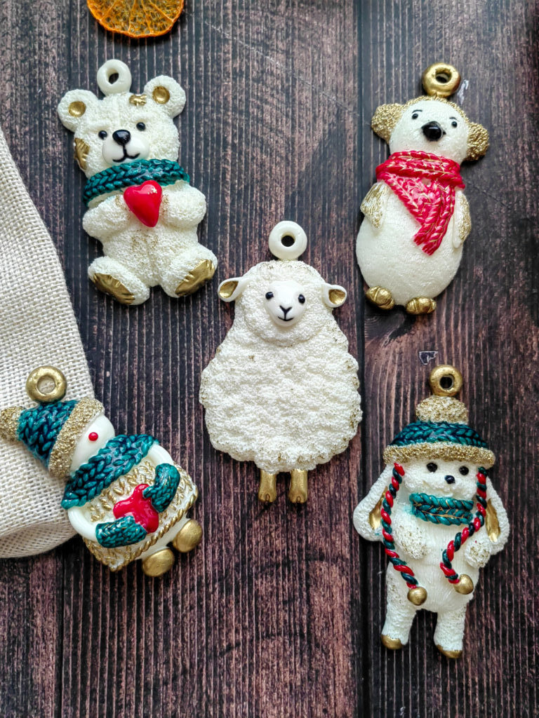 Елочная игрушка из эпоксидной смолы