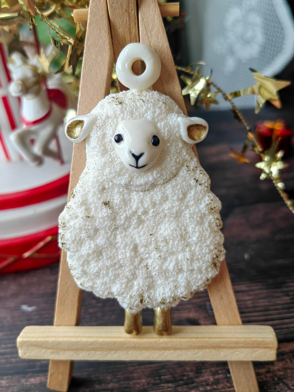 Елочная игрушка из эпоксидной смолы