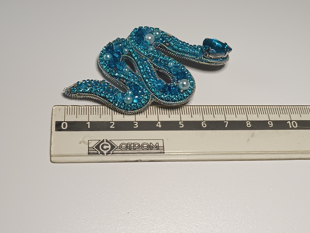 Брошь «Голубая змейка»