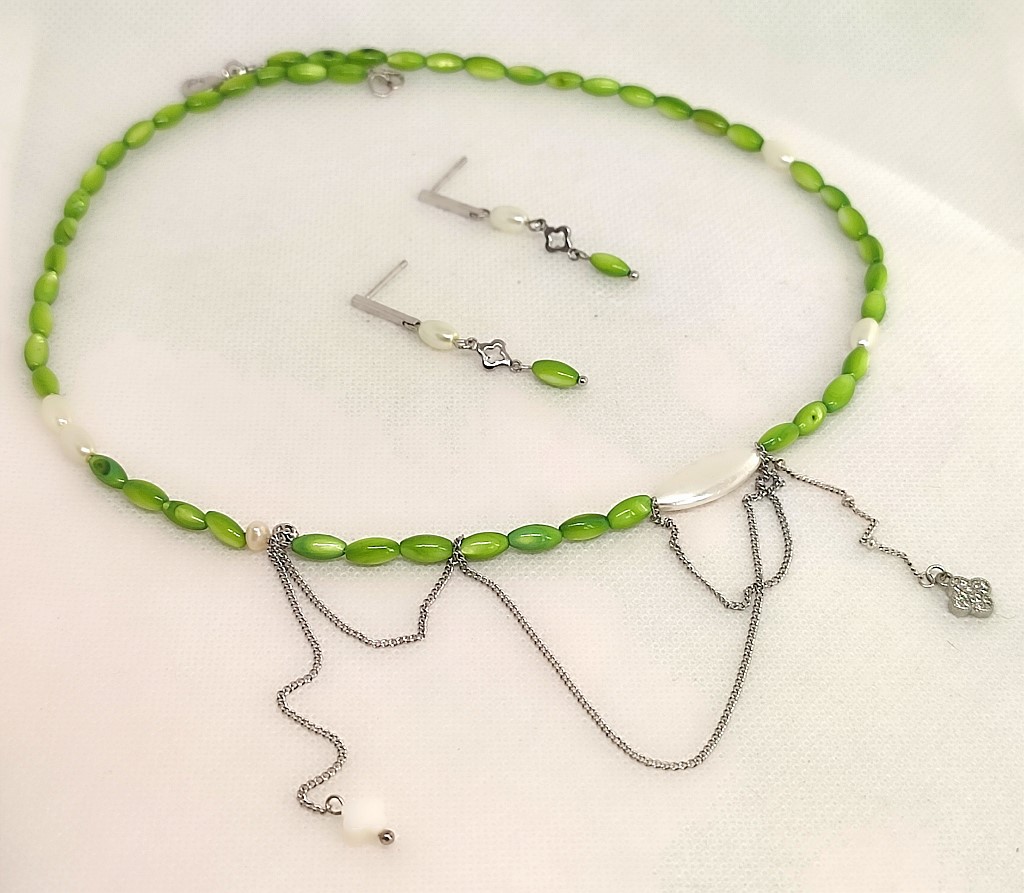 Нежная зелень перламутра