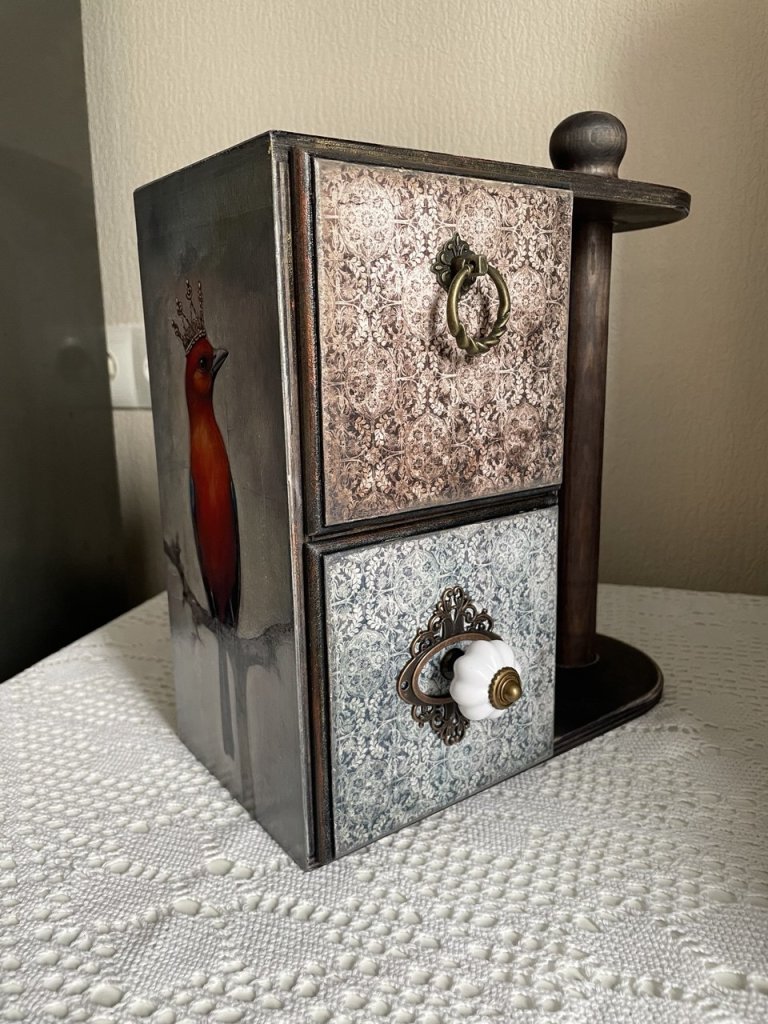 Полотенцедержатель с выдвижными ящиками