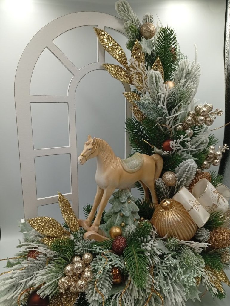 Новогоднее окно с лошадкой