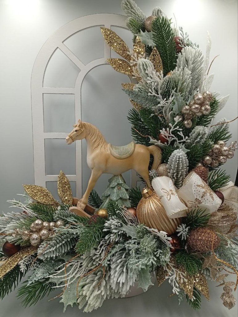 Новогоднее окно с лошадкой