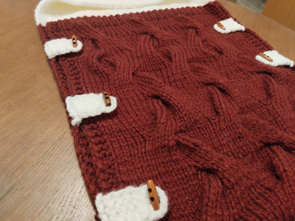 Вязаный конверт для новорожденного