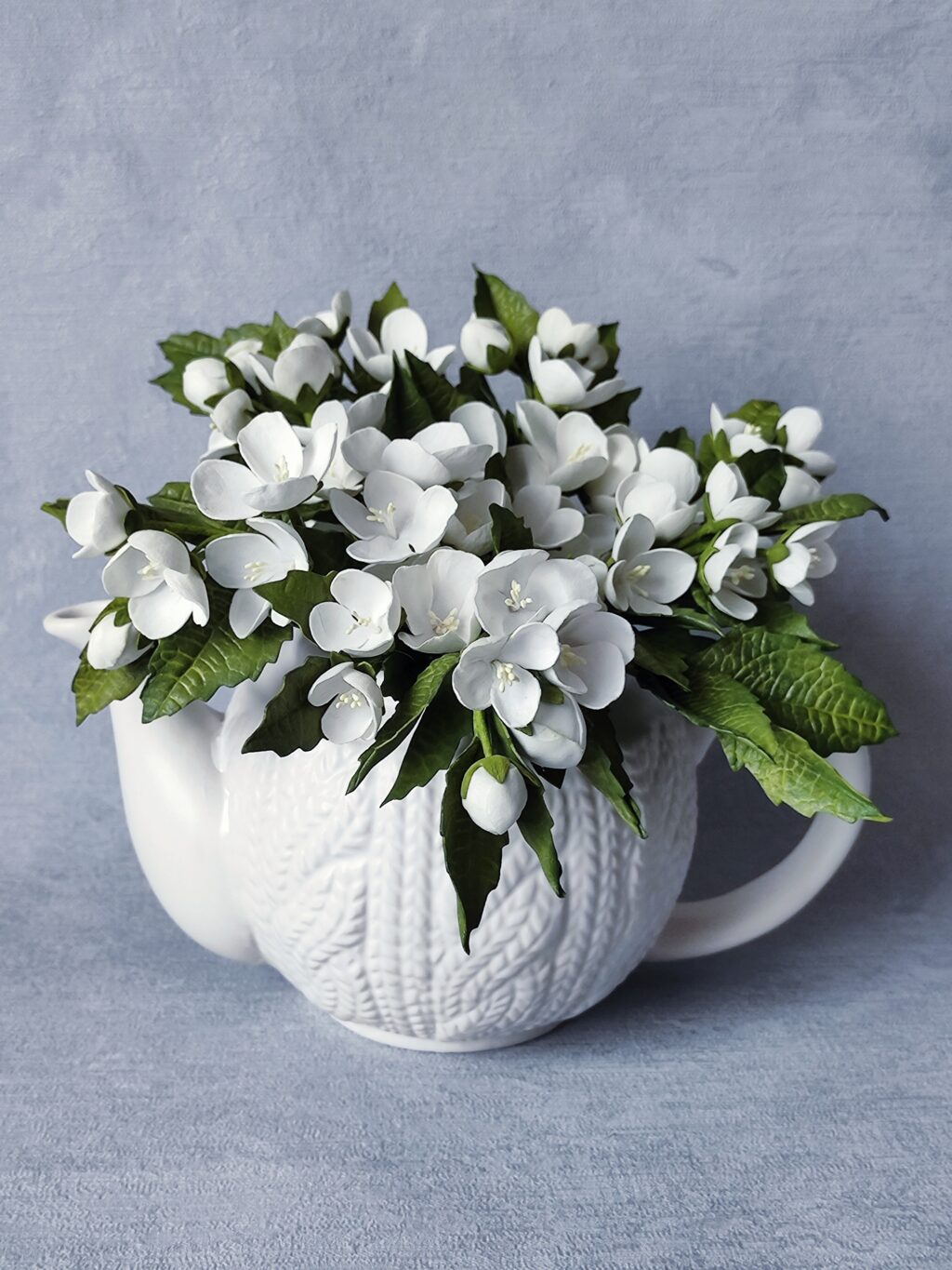 Цветочная композиция «Жасмин-поцелуй июня».