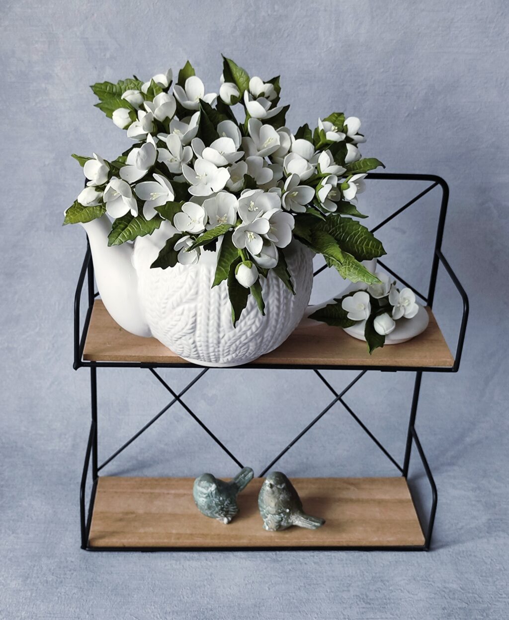 Цветочная композиция «Жасмин-поцелуй июня».