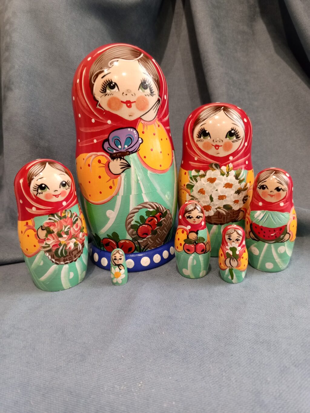 Корзинка с яблоками