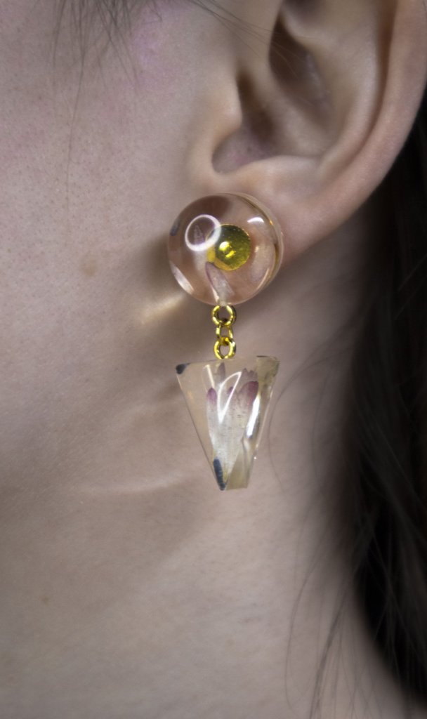 Серьги с розовыми лепестками