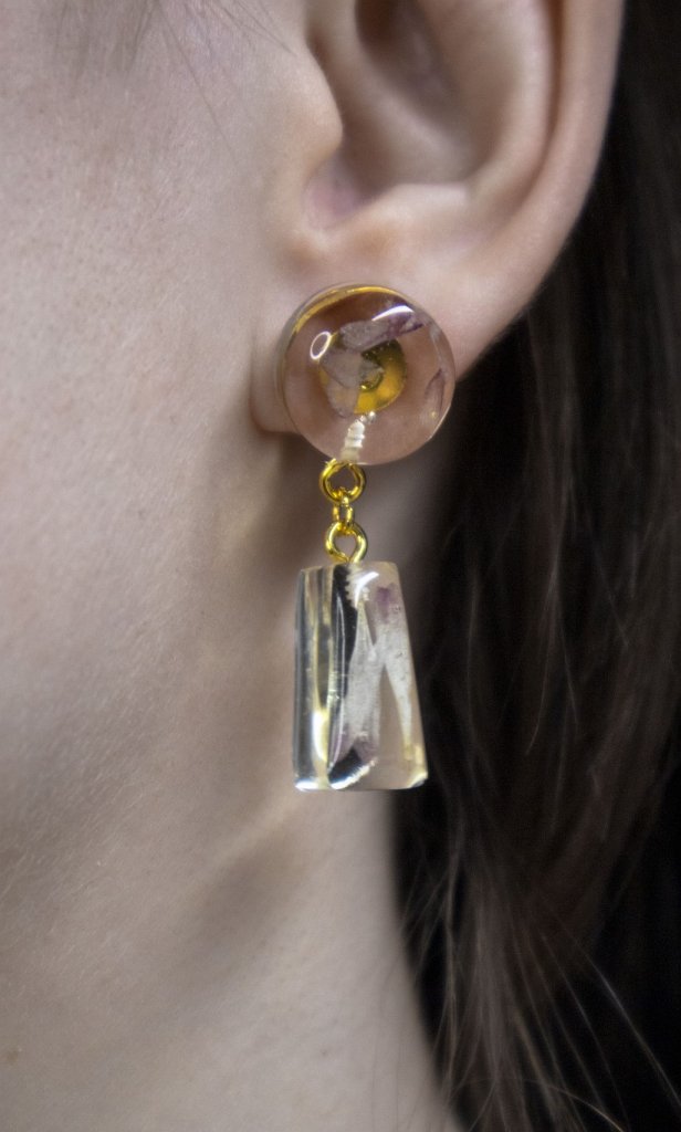 Серьги с розовыми лепестками