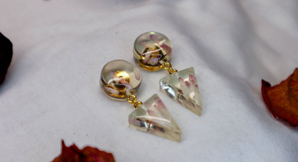 Серьги с розовыми лепестками