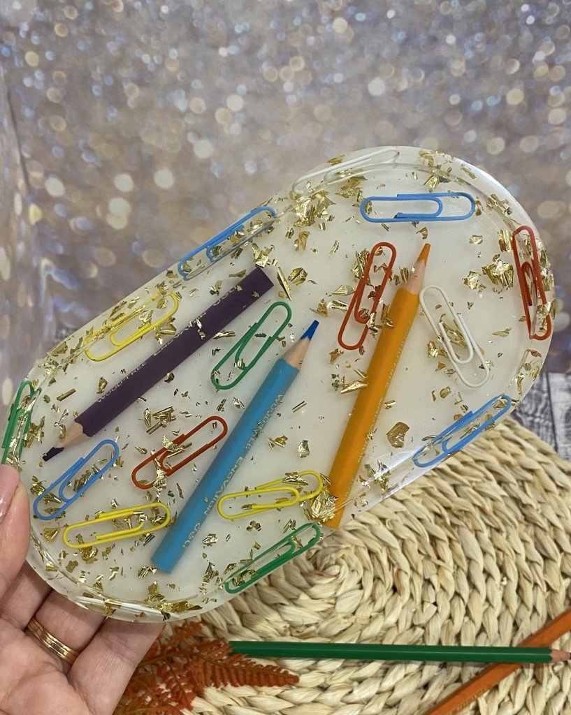 Набор из смолы