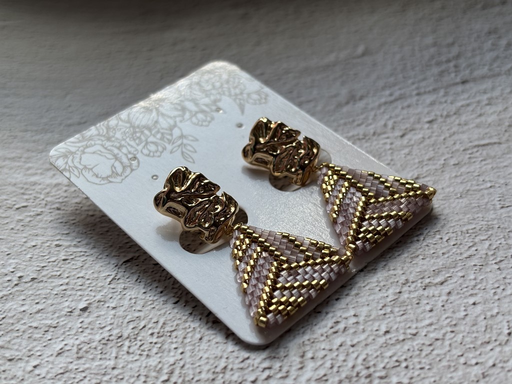 Серьги треугольники из японского бисера