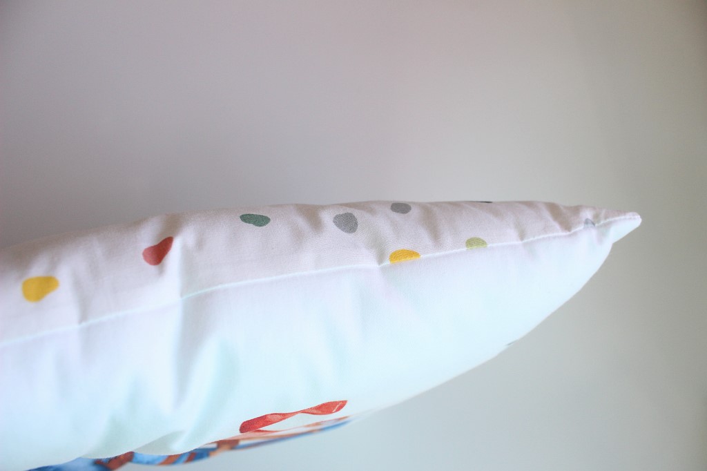 Декоративная подушка