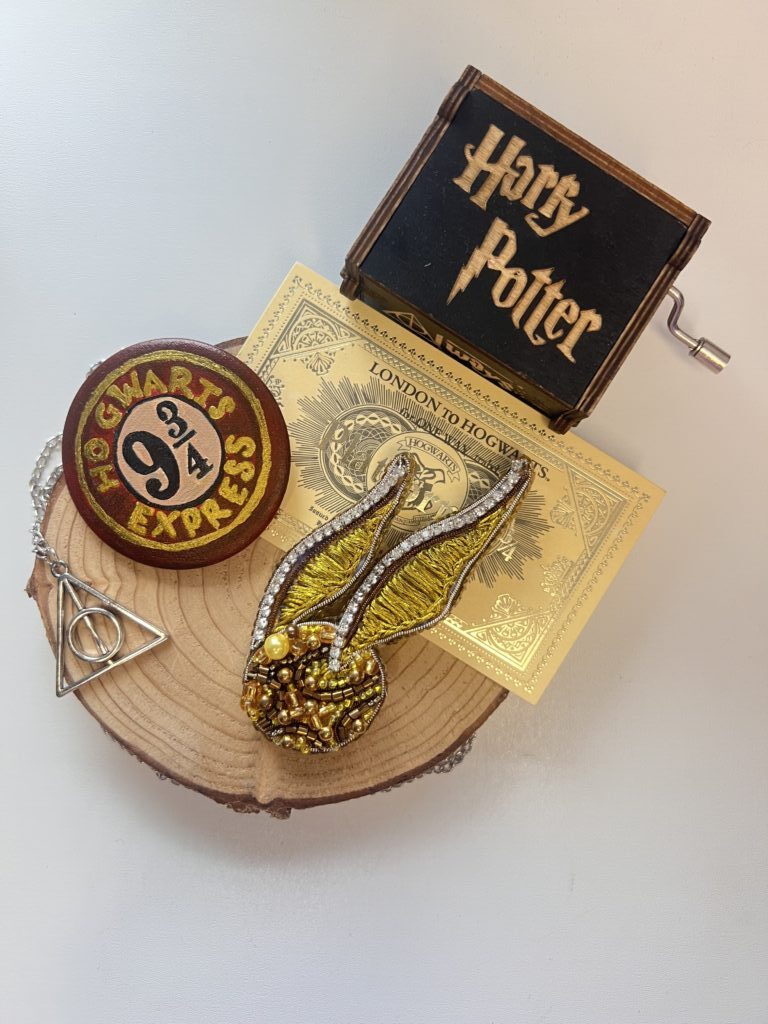 Брошь «Золотой снитч»