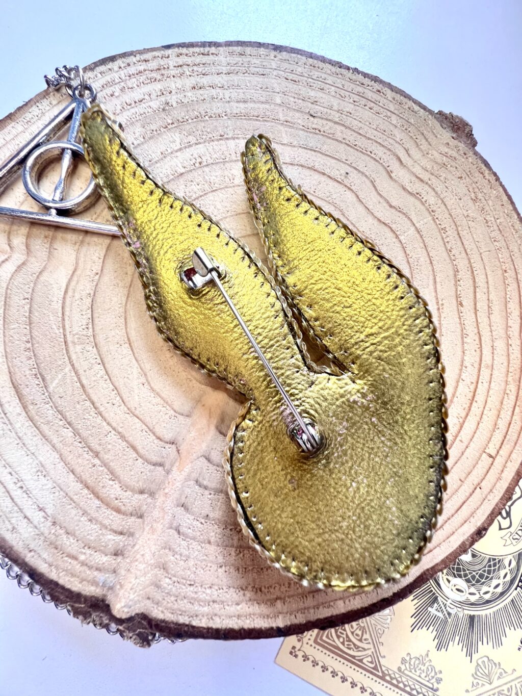 Брошь «Золотой снитч»