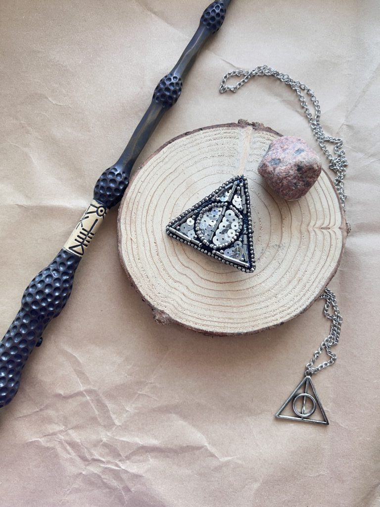 Брошь «Дары смерти»