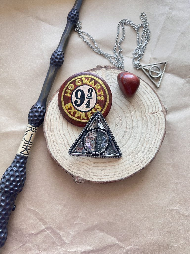 Брошь «Дары смерти»