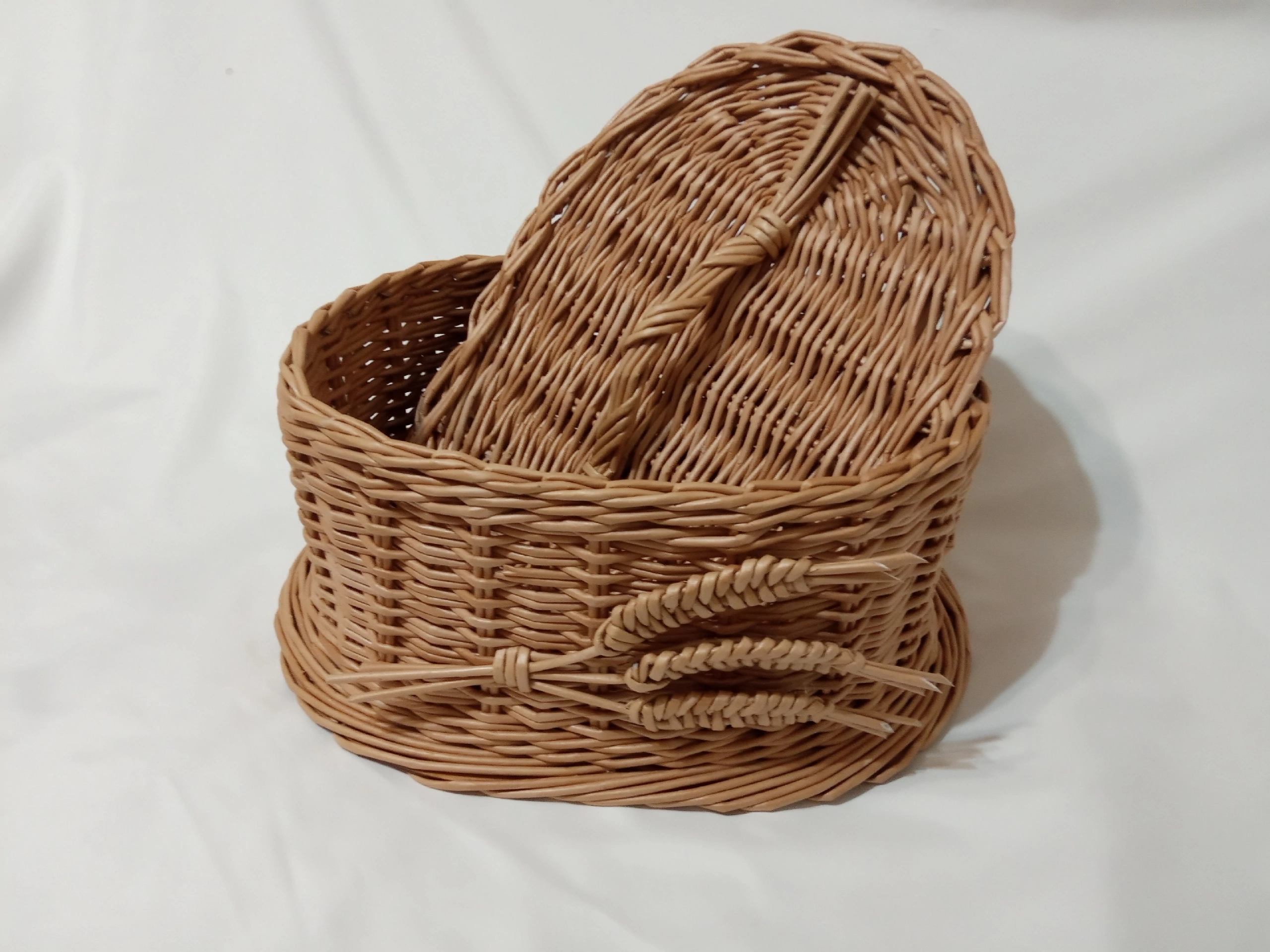 Плетеная хлебница