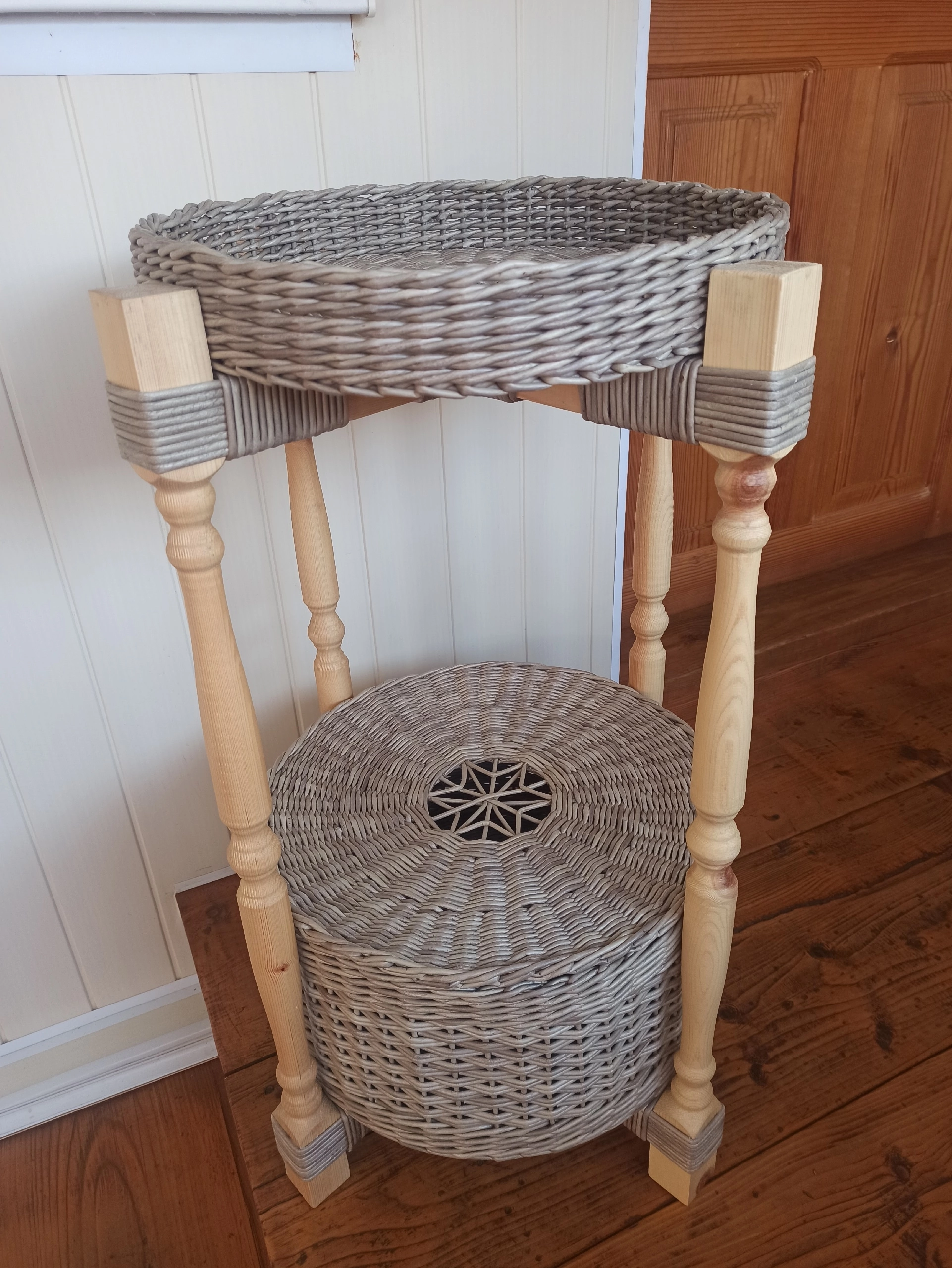 Столик- тумба плетеный из бумажной лозы