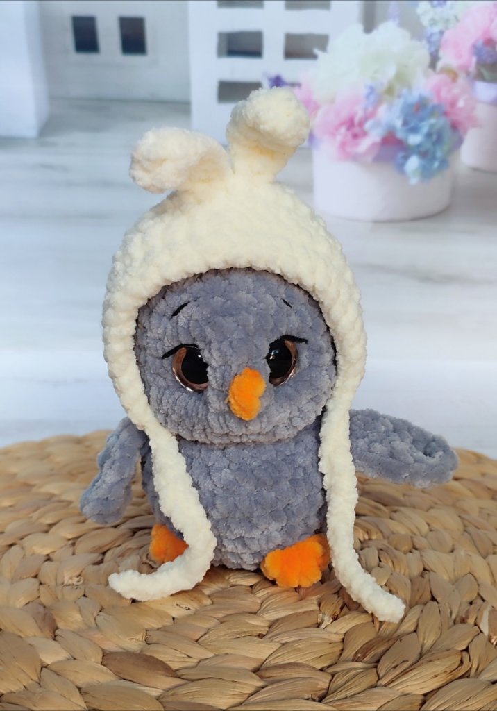 Сова в шапке вязаная