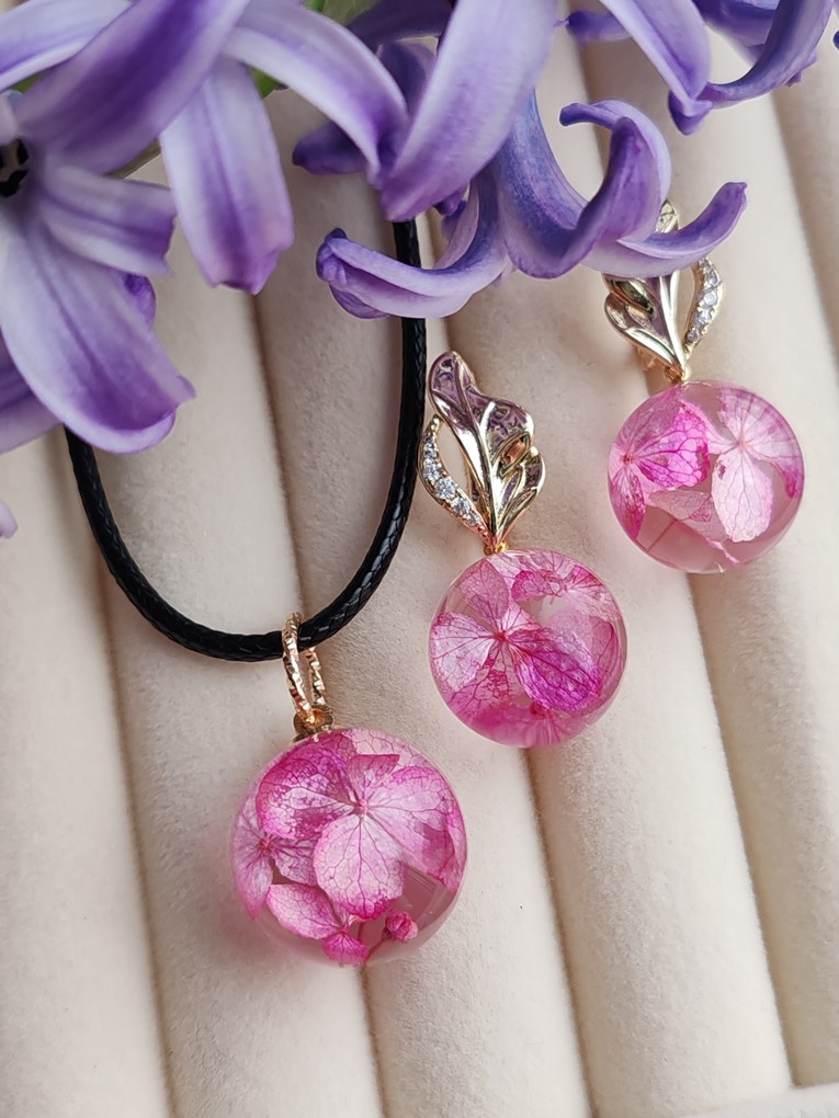 Комплект с розовой Гортензией