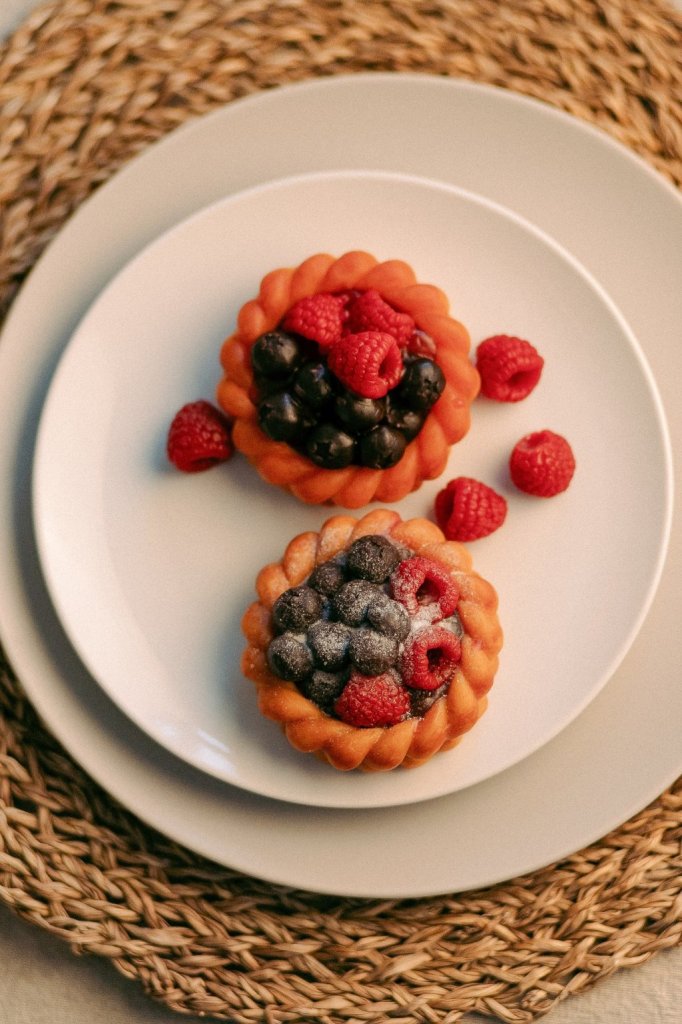 Булочка с ягодами