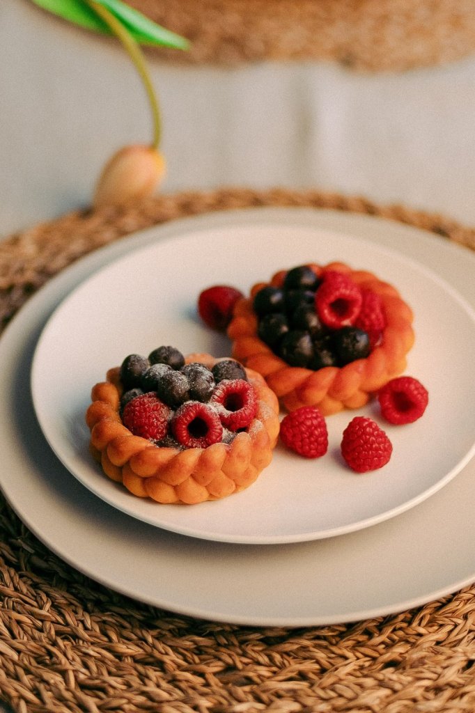 Булочка с ягодами