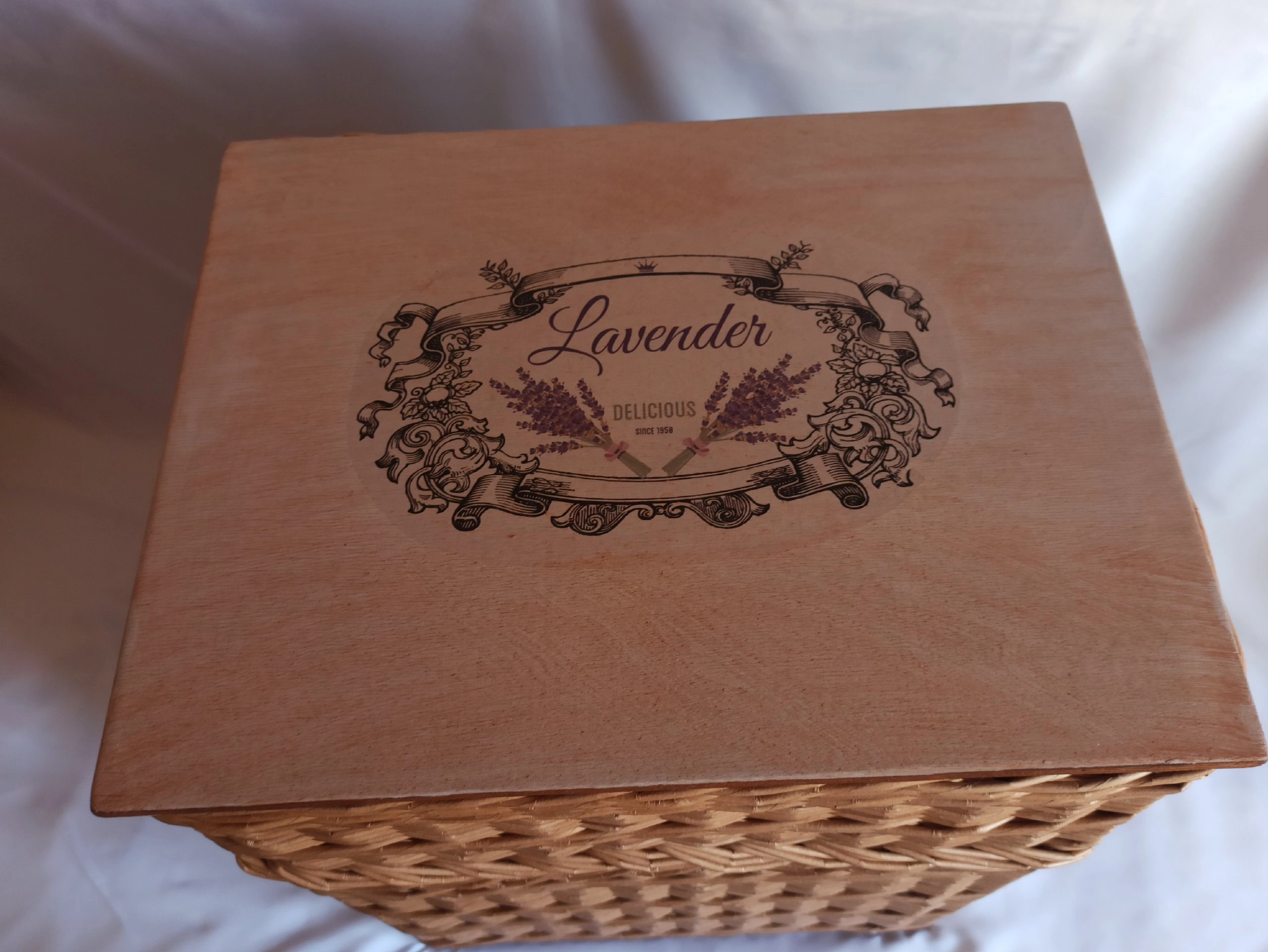 Плетеный короб для белья