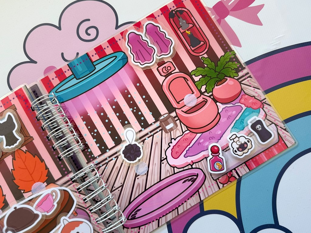 Альбом с играми на липучках Уэнсдэй и Энид