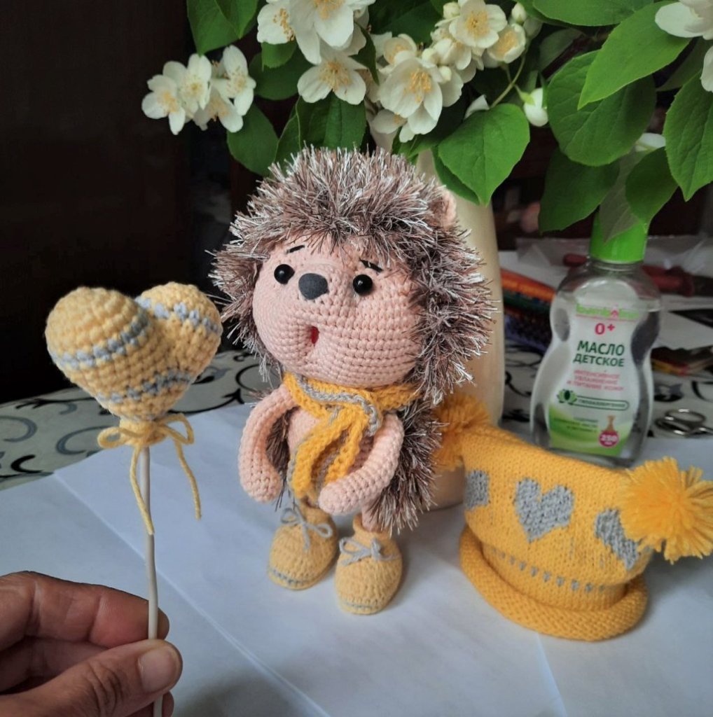 Игрушка вязаный Ёжик с шариком, мягкая игрушка