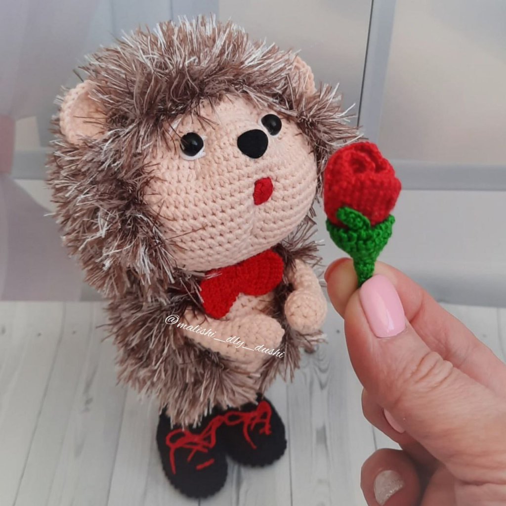 Игрушка вязаный Ёжик с шариком, мягкая игрушка