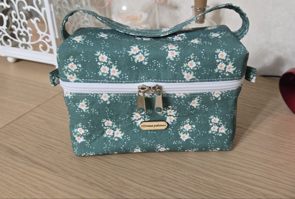 Косметичка прямоугольная с ручкой