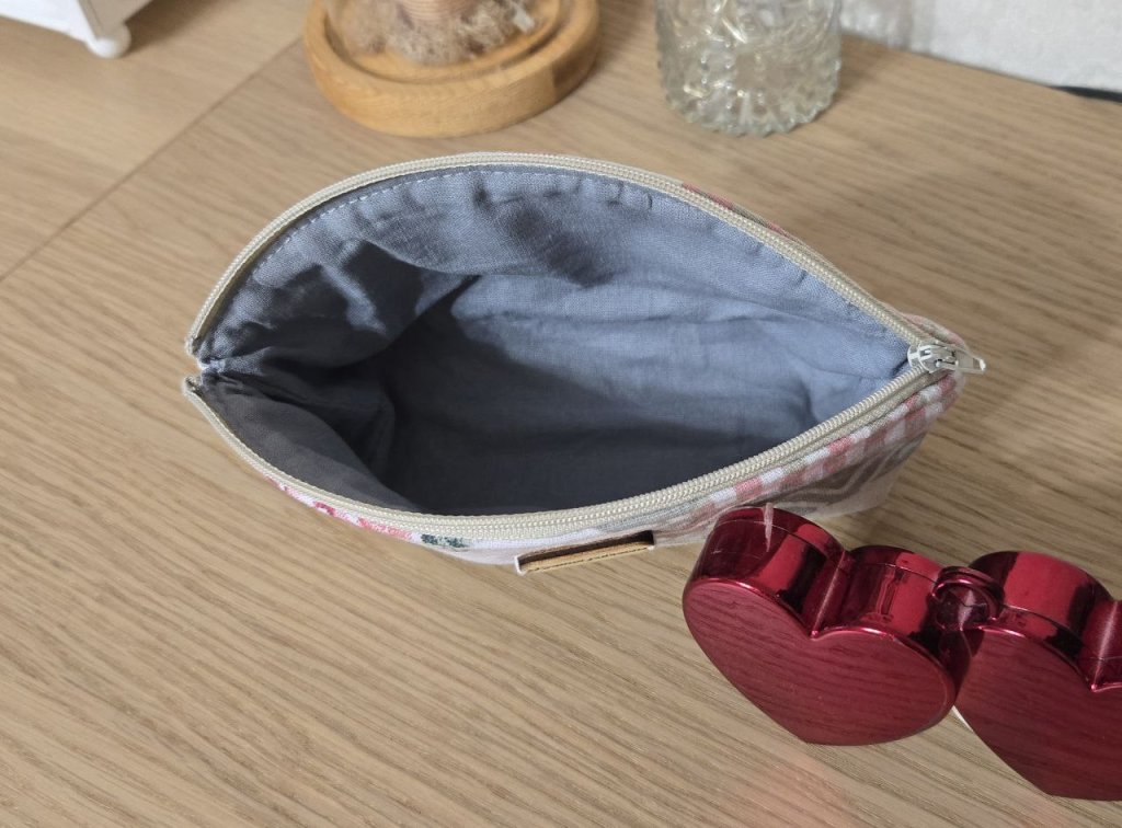 Косметичка с полукруглым верхом малая