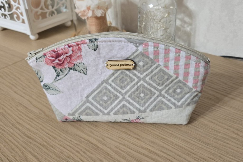 Косметичка с полукруглым верхом малая