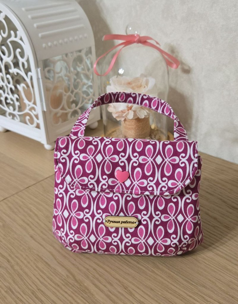 Косметичка на кнопке с ручкой маленькая