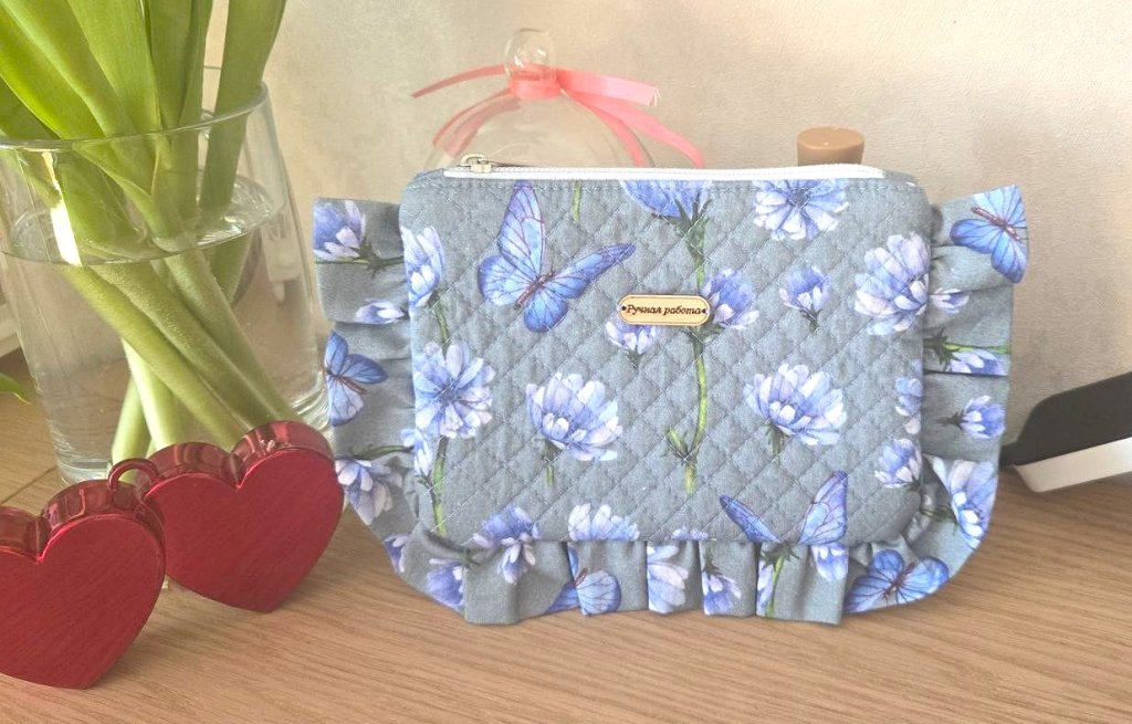 Косметичка с рюшами